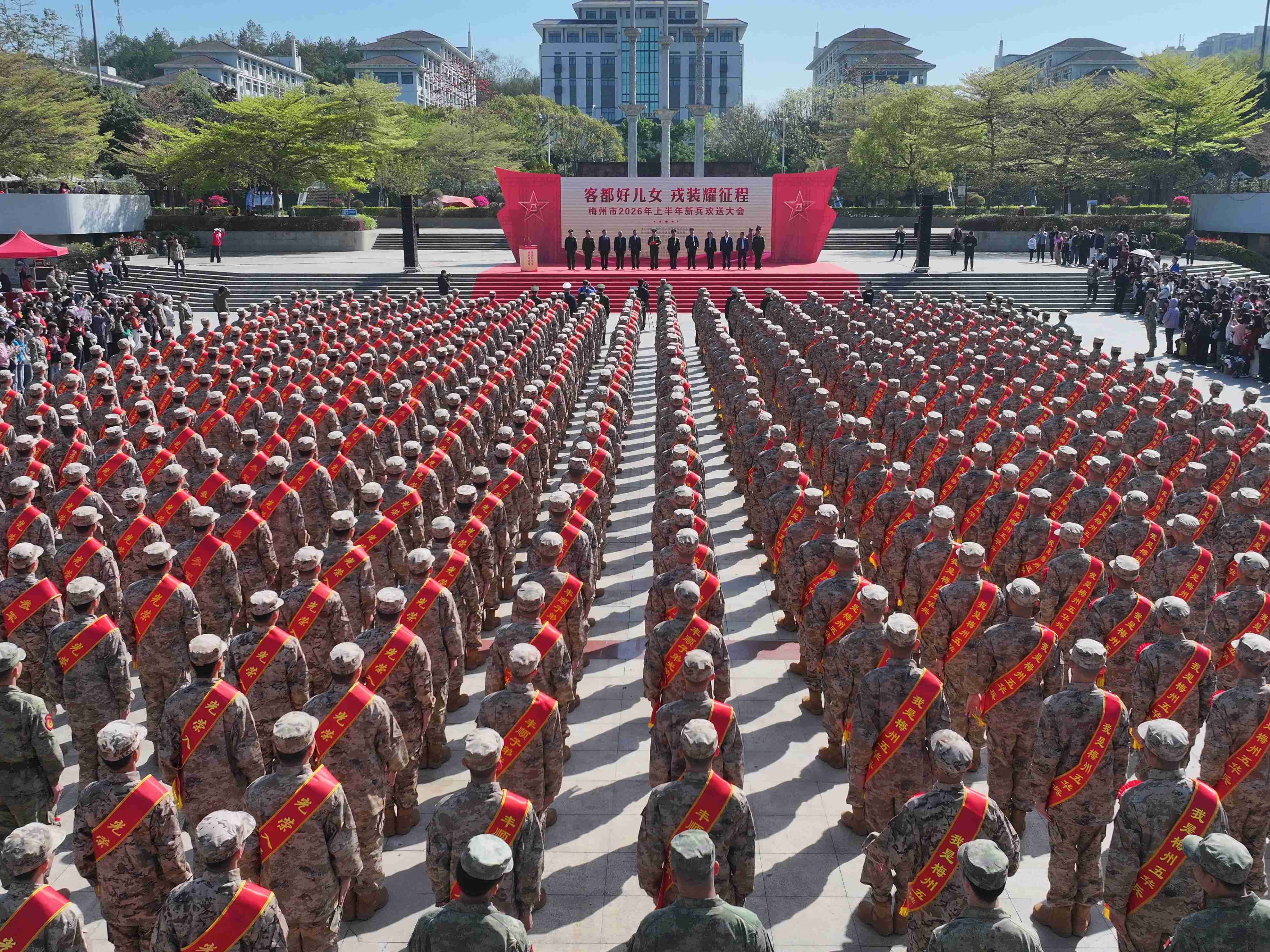 高清大图来袭！定格梅州新兵精彩瞬间→