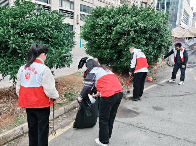 “检察蓝”换上“志愿红”，他们以实际行动践行雷锋精神！