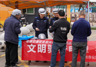 电摩整治＋节日关怀！女警们走进社区，把安全知识送到居民身边~
