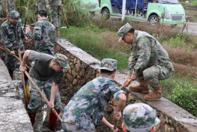 践行雷锋精神，蕉岭官兵在行动！