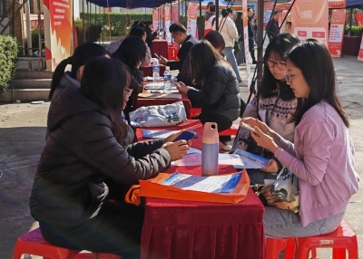 “家门口”就业集市暖民心！ 梅州200余场活动吸引3.5万人次求职