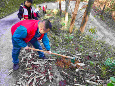 天河驻兴宁市黄槐镇工作队联动爱心企业与嘉应学院特派员共建绿美乡村