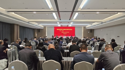 梅州市侨联举办2026侨界全国两会精神宣讲会，余鹏春作专题宣讲