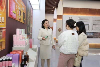 柔肩担使命 芳华绽风采