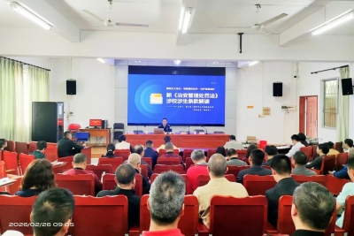 藏蓝身影如约至 梅县公安全力护航开学季