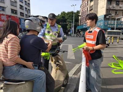 梅江区月影塘社区开展“文明交通 绿色出行”志愿服务活动