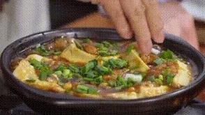 梅州V视丨醇香鲜嫩，品出客家迁徙千年的滋味！跟着《三餐四季》寻味梅州客家酿豆腐