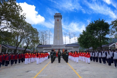 梅县区中小学校举行清明祭扫活动 