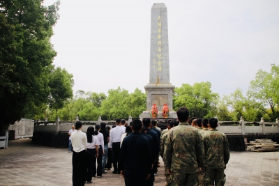 缅怀革命先烈 传承红色基因！大埔县军地联合开展清明节祭扫活动