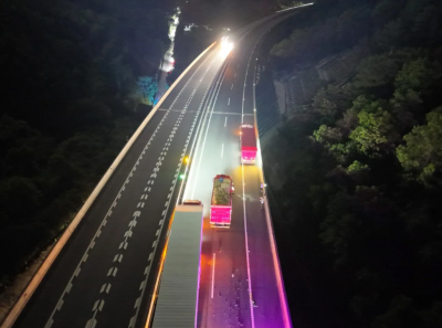 货车梅平高速上追尾，还好有“空地联动”1小时抢通道路...