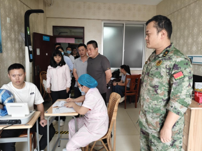 严把健康关口锻造过硬队伍！梅江区长沙镇武装部扎实开展基干民兵集中体格检查工作