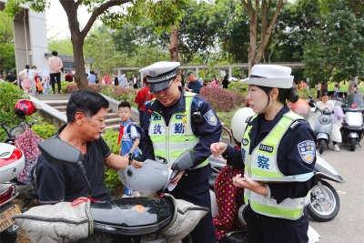 未满12周岁不能骑自行车上路！梅县公安通过“课堂宣讲+马路课堂”方式持续开展法治进校园活动