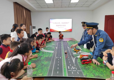 探秘高速“智慧大脑”！华陆高速开放日给孩子们上了一堂“实景安全课”