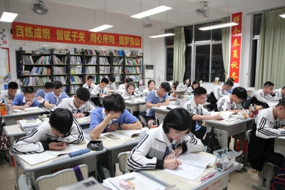 逐梦青春 静待花开！我市3.3万余名高三学子积极备战夏季高考
