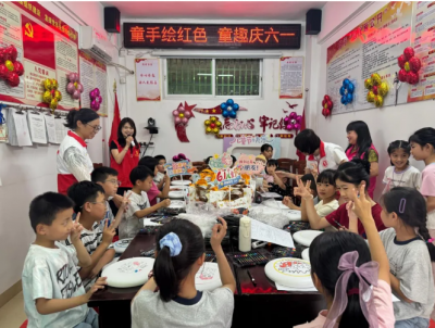 丰顺县汤坑城南社区开展“童手绘红色 童趣庆六一”主题活动
