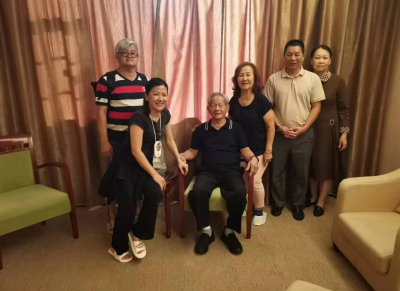 一场跨洋求学路 一段六秩寻根情！梅州学子远赴南洋求学期间机缘重逢阔别甲子的宗亲