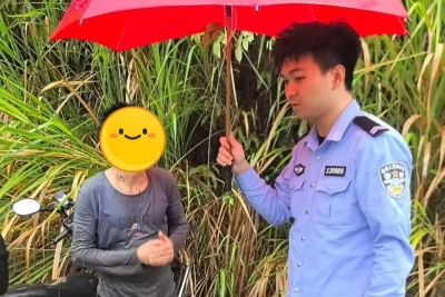 冒雨进山 梅江民警成功救出迷路群众