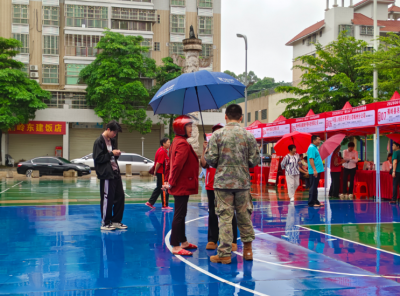 征兵就业双线联动！蕉岭县三圳镇借专场招聘会开展征兵宣传实现同频共振  