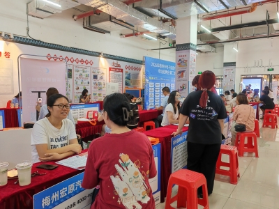 逛商圈夜市 寻就业“薪”机！2026年梅州市电子信息产业企业专场招聘会（第二场）举行