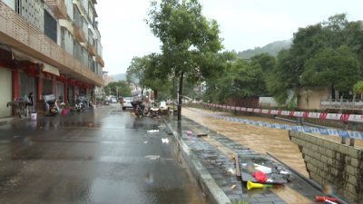 暴雨中的最美逆行！练晓娟用脚步跑出群众安全防线 