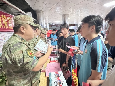 五华县人武部走进水寨中学开展征兵宣传暨国防教育活动