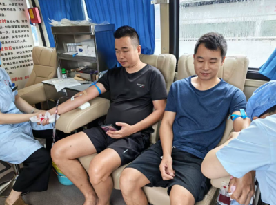 缅怀峥嵘岁月 奉献热血真情！多方联合赴熊锐故居开展红色教育暨无偿献血活动