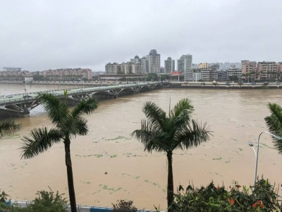 昨日我市出现暴雨局部大暴雨！今天白天我市仍有大雨到暴雨