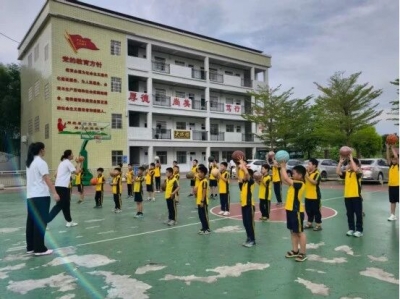 名师送教赋能校园篮球！广州体育学院来五华县开展教师篮球专项培训