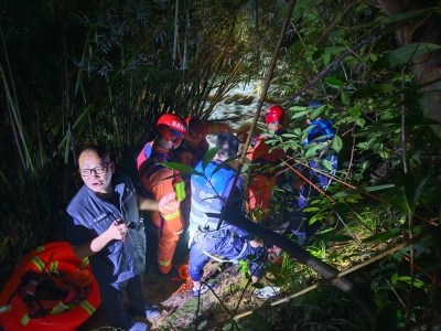 突降暴雨7人被困赣粤深山！平远应急力量连夜跨省救援