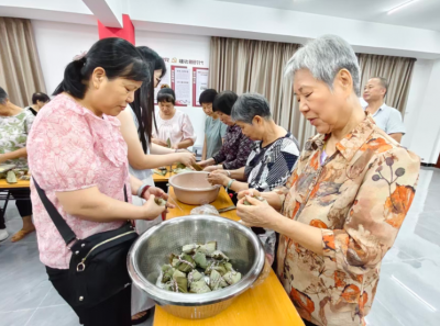 情暖端午粽飘香 社企同心暖夕阳！三角镇美景社区开展端午敬老慰问活动