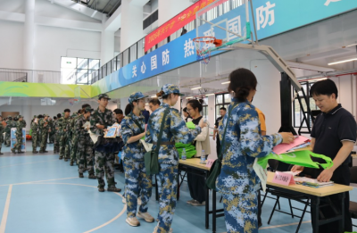 人人讲安全、个个会应急！兴宁市开展2026年安全宣传咨询日主题活动