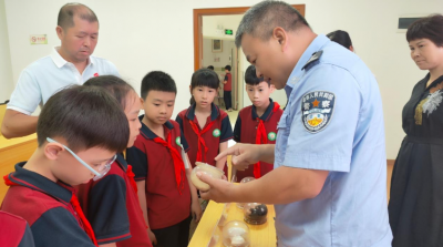 禁毒反诈齐迈步 平安快乐进校园！梅江区开展禁毒反诈宣传进校园活动