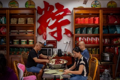 包粽子,过端午（组图，廖小兴/摄）