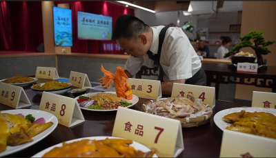梅州V视丨梅州十佳盐焗鸡出炉，一口咬下满是乡愁