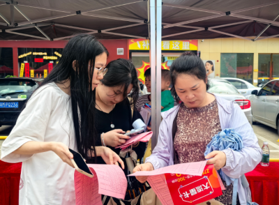 梅县区举行2026年高校毕业生夏季暨“百万英才汇南粤”专场招聘会 便民摆摊送岗 线上云聘同步