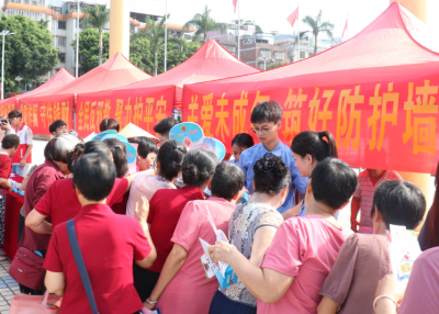 圈粉！兴宁“早市”普法将“法治早餐”送到群众身边