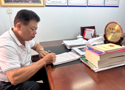 梅江区长沙镇司法所离退休干部俞职昌：“只要能够化解矛盾，我心里比谁都高兴！”