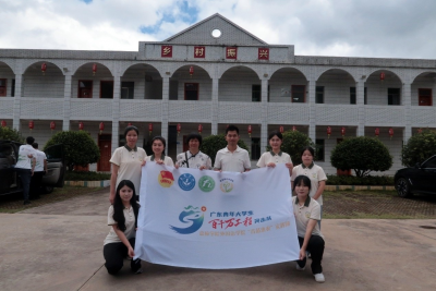 青年学子循迹柚乡！嘉应学院“青苗惠农”突击队赴雁洋助力金柚产业振兴 