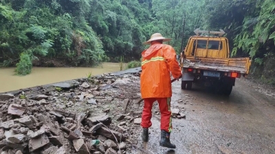 闻“汛”而动！梅县区公路部门全力抢险保畅通 