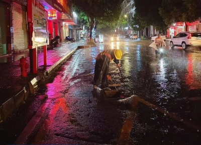 “红霞”过境兴宁，市城综局冒雨筑牢安全防线！