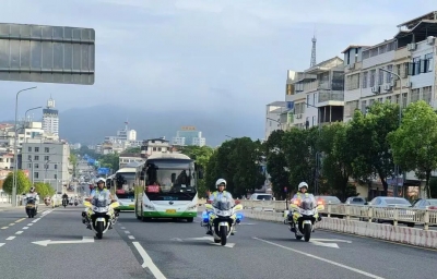 学子们执笔为剑！平远公安全力为梦想护航