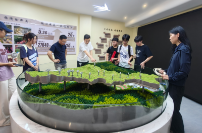 环保宣讲添活力！嘉应学院“绿动未来”突击队走进蕉岭南磜