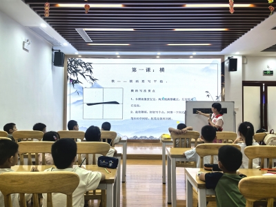 墨香润暑假 书写伴成长！梅县区图书馆举行2026年暑期硬笔书法公益培训课堂 