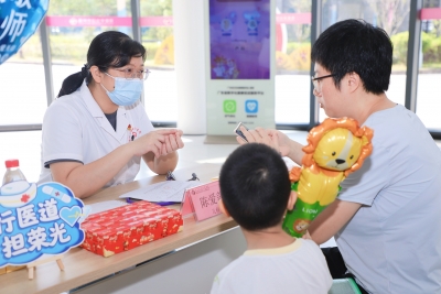 致敬生命护佑者！梅州这一场场医师节庆祝活动“医”路生花