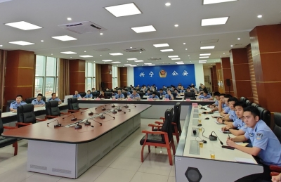 兴宁市公检法组织同堂培训并召开联席会议