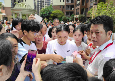 奥运冠军陈清晨回家乡兴宁啦！分享冠军成长故事，勉励青少年勇敢追梦