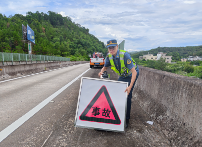 车辆侧翻起火、人员被困......梅河高速这场联合演练超硬核