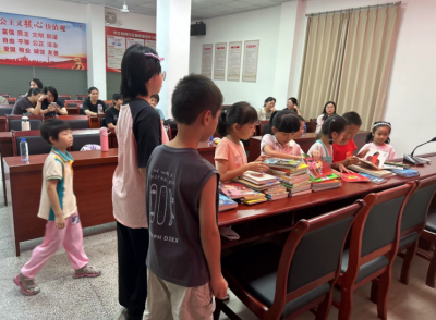 “书香”换“蔬香”！梅江区杨桃墩社区这场公益市集，真不错~