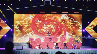 月满丰顺，客潮同欢！2026梅州中秋文艺晚会在丰顺精彩上演
