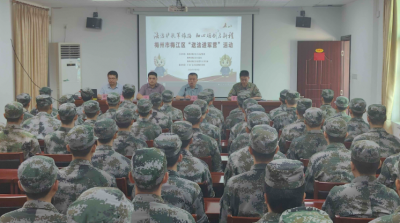 携法赴军营！梅江区为预定新兵加满法治“能量包”